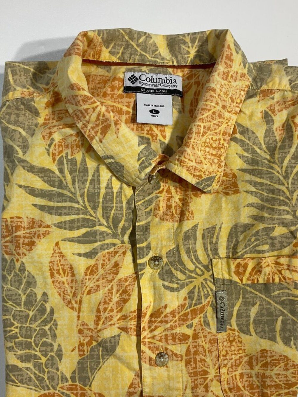 Columbia Mens L Sportwear Yellow Button Down Shirt